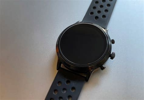 fossil watch won't turn on.